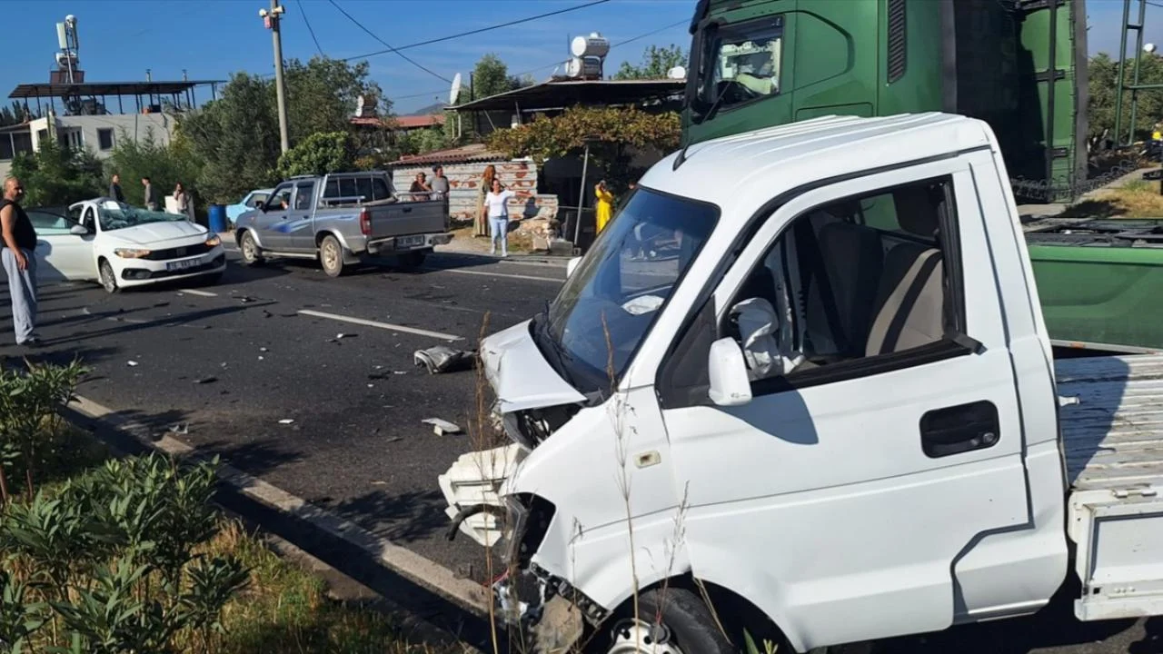 Muğla'da kamyonetle otomobil çarpıştı: 1 ölü