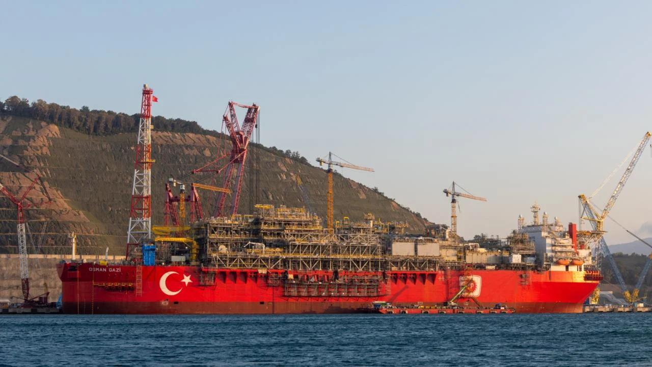 Türkiye'nin ilk yüzer üretim platformu Mavi Vatan'a açılıyor