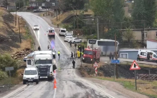 Şırnak'ta yolcu otobüsü ile tır çarpıştı: 1 ölü, 14 yaralı