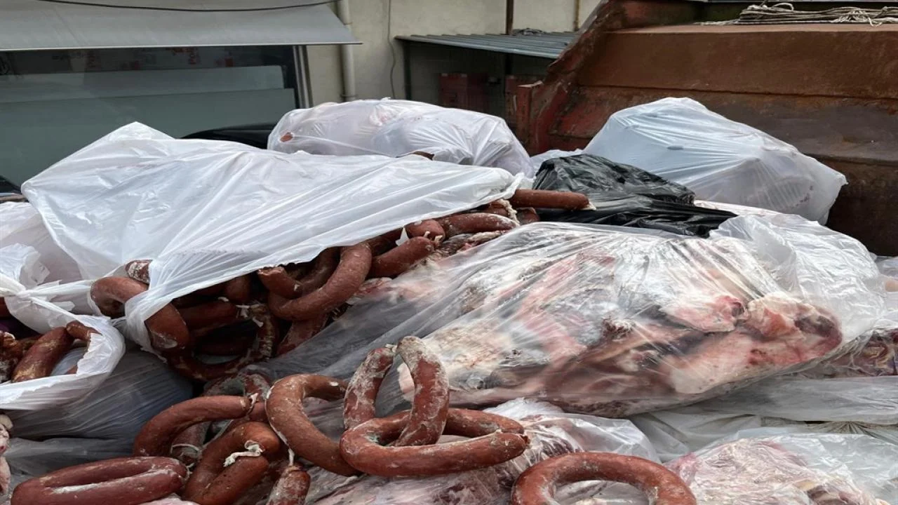 2,6 ton sucukta domuz eti tespit edildi, işletme kapatıldı
