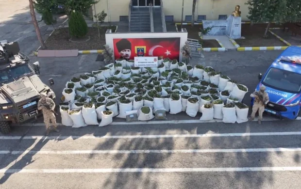 Diyarbakır'da 2 ton 200 kilogram esrar ele geçirildi
