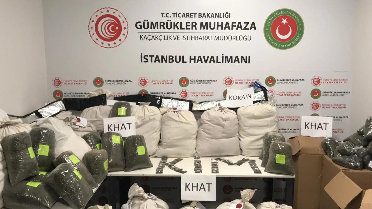 Akılalmaz yöntemler sökmedi: Havalimanlarında zehir tacirlerine darbe
